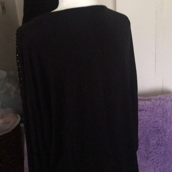 Top - Picture 2 of 4